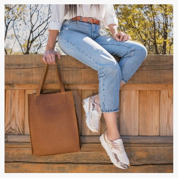 YAYAS Leather Travel Shoulder Tote - Handbag For Men & Women. HandMade - Picture 6 of 12